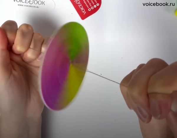Делаем игрушку-крутилку. На видео: оригами "Говорящие монстрики" VoiceBook