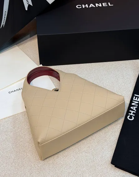 Сумка Chanel Métiers d’art 2026 Shopping Bag