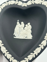Декоративная тарелка/мелочница «Карточные масти, Черви» Wedgwood чёрная