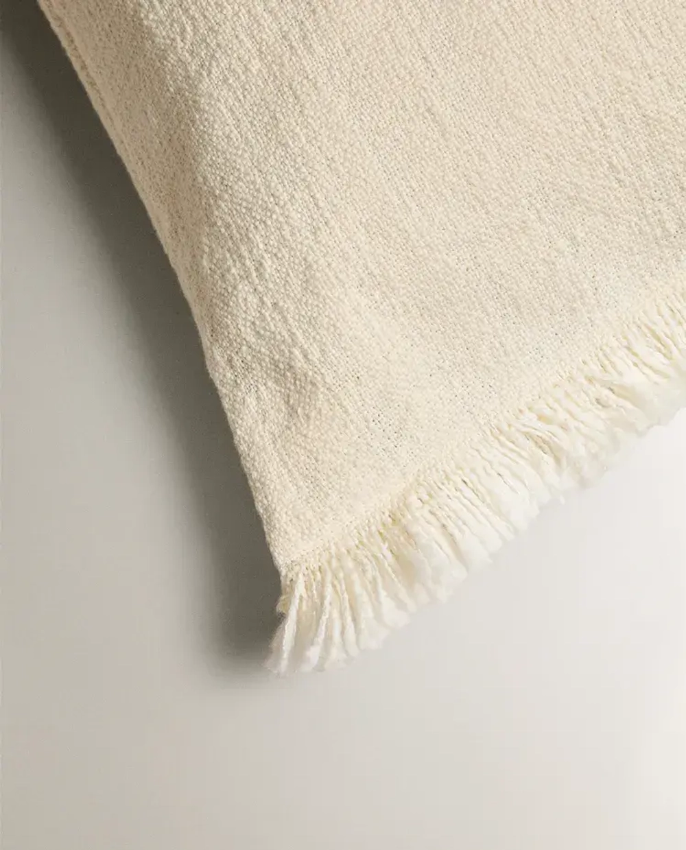 ZARA HOME НАВОЛОЧКА ДЛЯ ДЕКОРАТИВНОЙ ПОДУШКИ С БАХРОМОЙ, ЭКРЮ