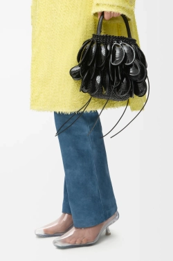 Loewe Сумка-корзинка Shell из плетеной телячьей кожи, черный