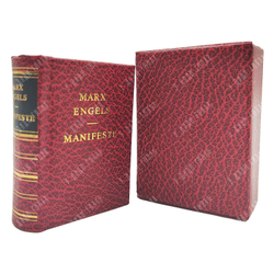 Marx K., Engels F. Manifeste du parti communiste / Маркс К., Энгельс Ф. Манифест Коммунистической партии. — Leipzig: Offizin Andersen Nexö, 1978.