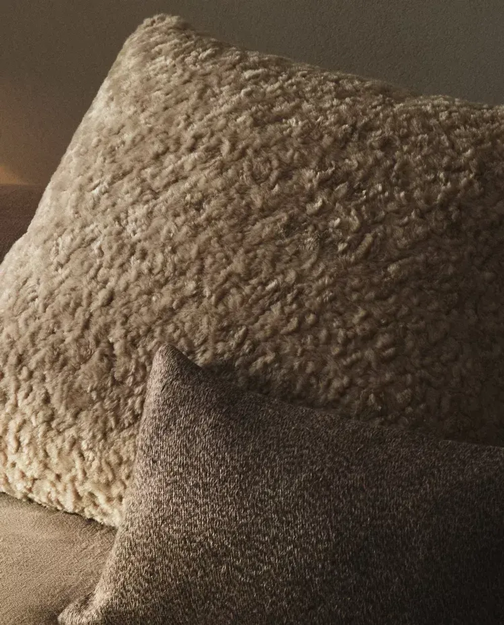 ZARA HOME НАВОЛОЧКА ДЛЯ ДЕКОРАТИВНОЙ ПОДУШКИ ИЗ ИСКУССТВЕННОЙ ШЕРСТИ, ПЕСОЧНЫЙ