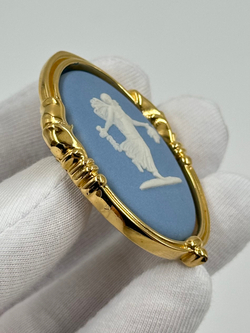 Брошь Wedgwood голубая