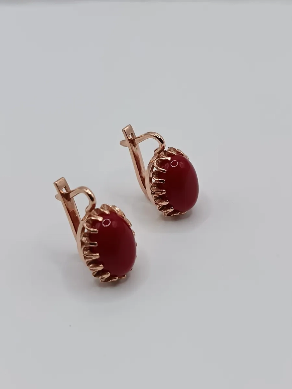 Серьги бижутерные с кораллом прессованным