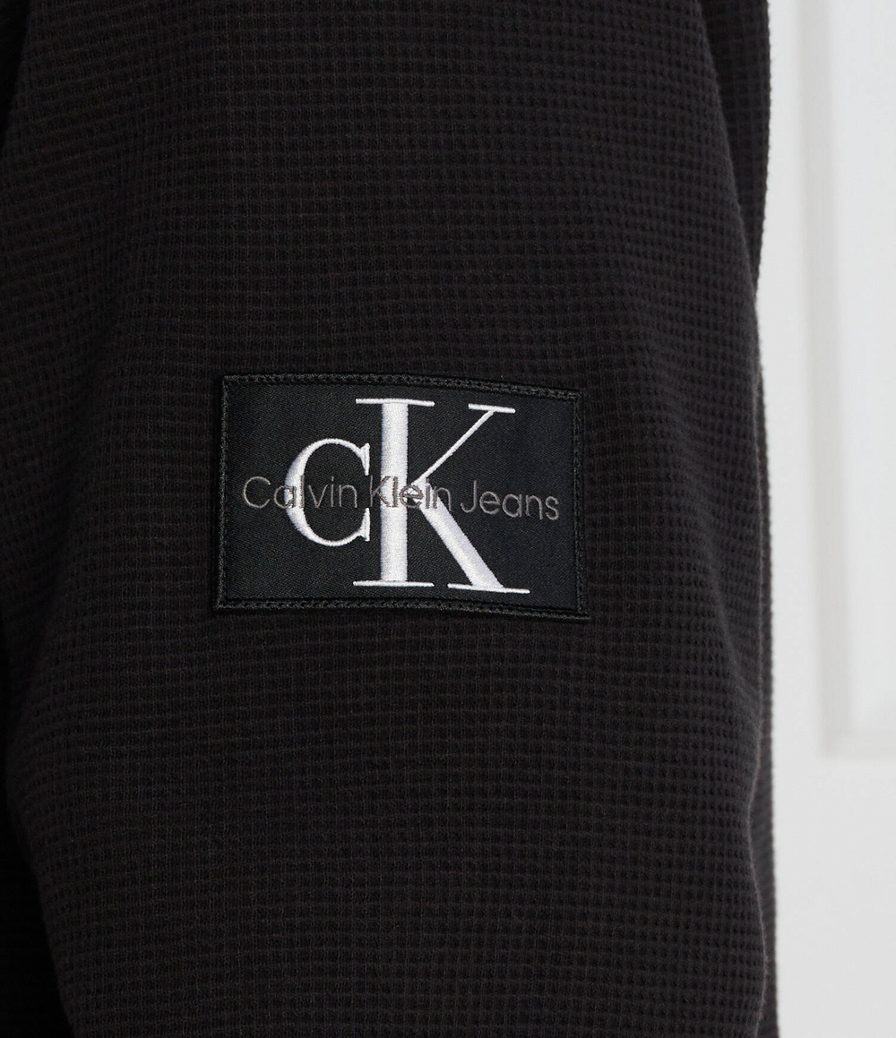 Свитер BADGE WAFFLE HALF ZIP CALVIN KLEIN JEANS - черный(J30J324315)
