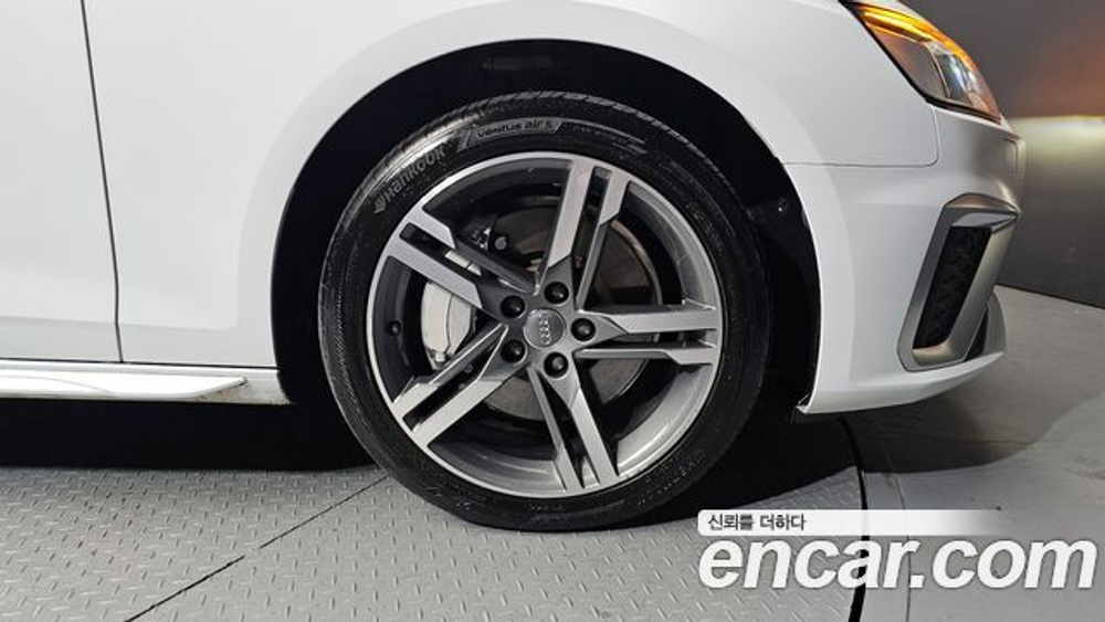 Audi A4 45 TFSI Quattro Premium — 2021