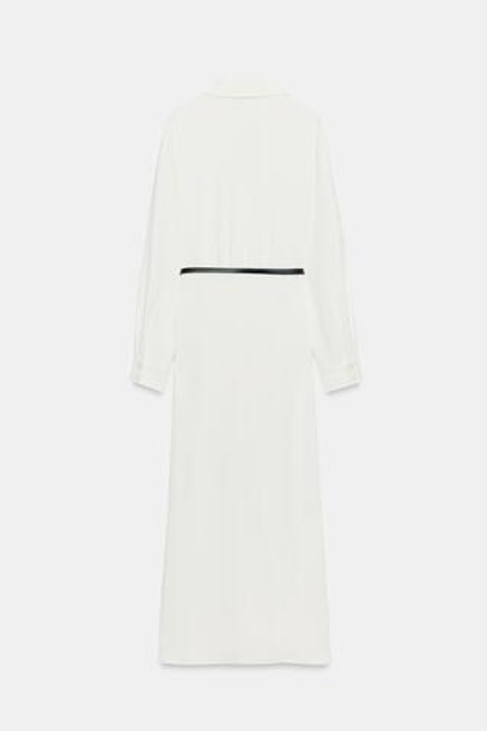 ZARA ПЛАТЬЕ-РУБАШКА С РЕМНЕМ, ЖЕЛТОВАТО-БЕЛЫЙ
