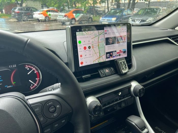 Магнитола для Toyota RAV4 5 2019-2024+ (рынок РФ и ОАЭ) - FarCar S400-TS18 монитор 10.36" QLED на Android 14, CarPlay, 4G SIM-слот
