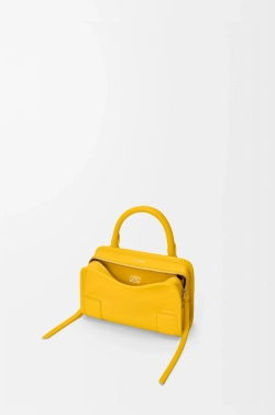 Loewe Мини-сумка Amazona 180 из мягкой телячьей кожи, желтый