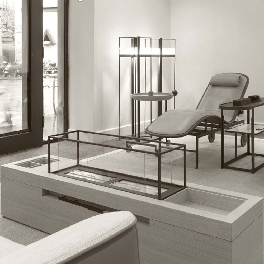 Столик ChiWingLo PYRA Low Table with Fireplace