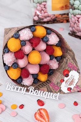 Мини букет из ягод Яркая сказка