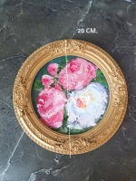 Картина в круглой рамке