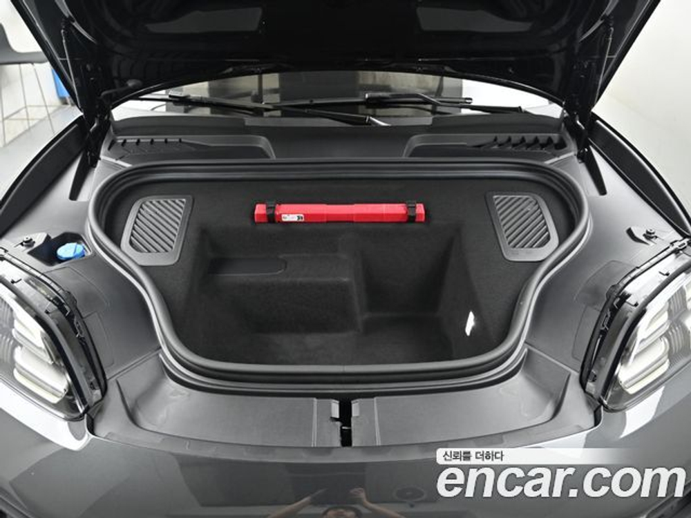 Porsche Macan 4S — 2025