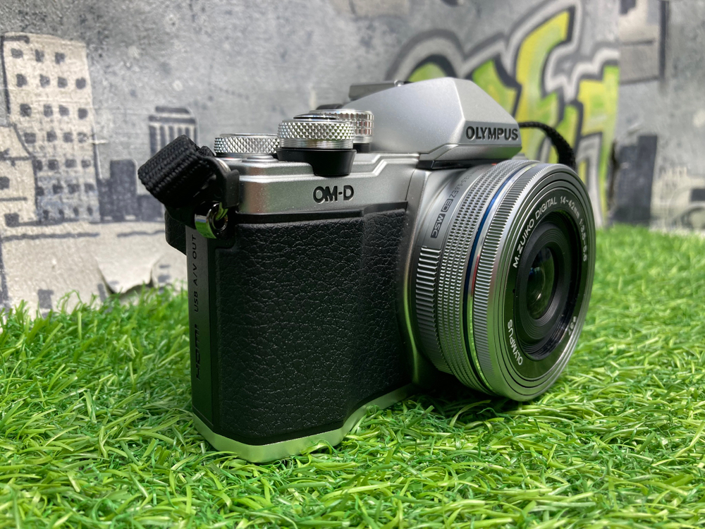 Olympus OM-D E-M10 Mark II Kit 14-42mm