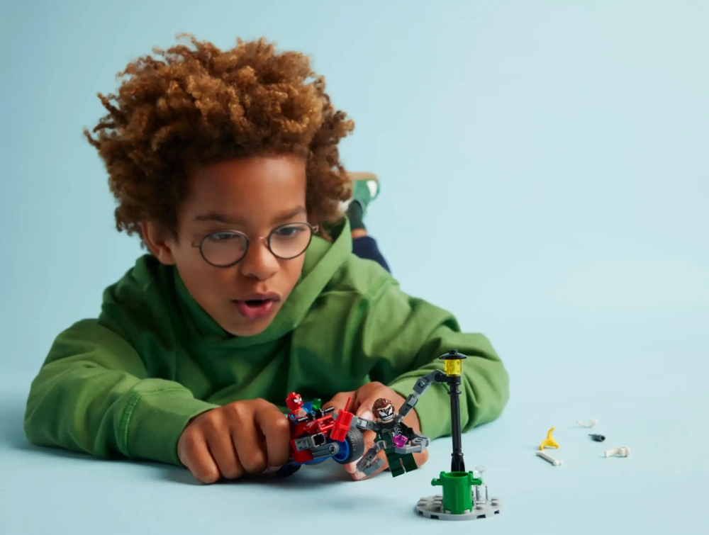 Конструктор LEGO Marvel 76275 Человек-паук против Доктора Ока