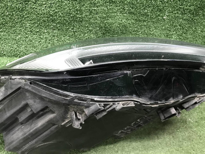 Фара правая Volvo XC60 2 (2017-2021) LED