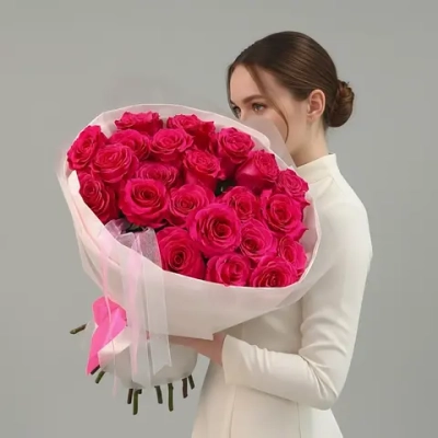 25 малиновых роз