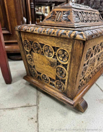 Старинная большая шкатулка