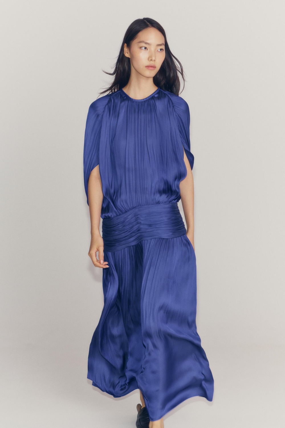 ПЛАТЬЕ СО СБОРКАМИ И ПОЯСОМ — ZW COLLECTION — ZARA