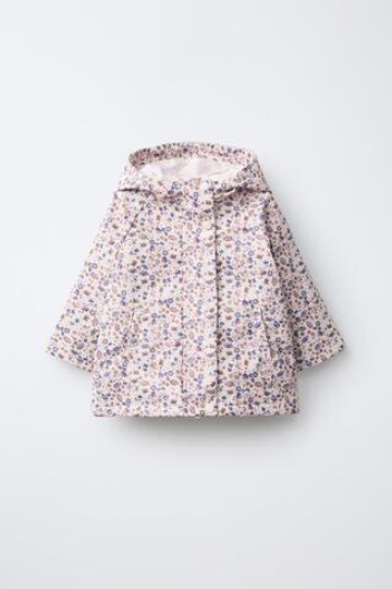 ZARA ПРОРЕЗИНЕННЫЙ ДОЖДЕВИК С ЦВЕТОЧНЫМ ПРИНТОМ, РОЗОВЫЙ