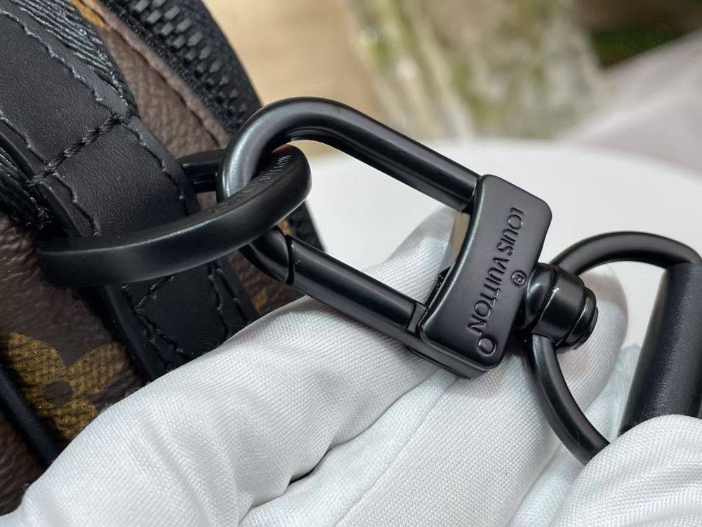 Сумка через плечо Louis Vuitton Quest