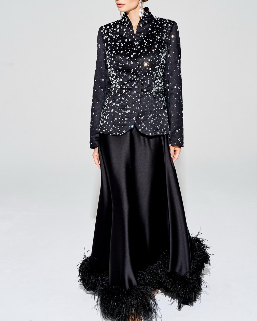 Юбка с отделкой перьями страуса