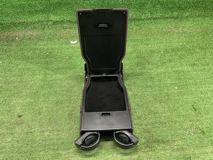 Подлокотник задний Mercedes A W177 (2018-н.в.)