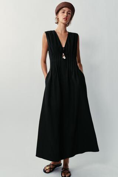 ЛЬНЯНОЕ ПЛАТЬЕ МИДИ С ДЕКОРАТИВНЫМИ ЗАЩИПАМИ — ZARA