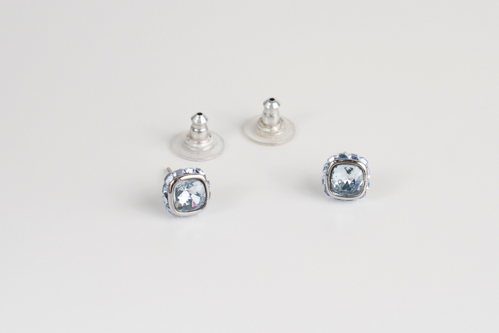 Две пары серег-пусетов Swarovski с розовыми и голубыми кристаллами
