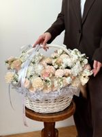 Цветочная корзина в кремовых оттенках размер XL-МИКС