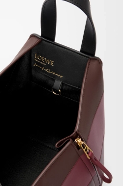 Loewe Компактная сумка Hammock из телячьей кожи наппа, черный/бордовый