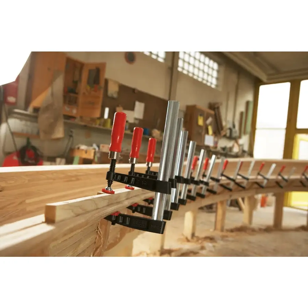 Струбцина из ковкого чугуна TG с надежной деревянной ручкой BESSEY TG40