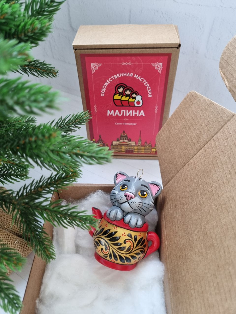 Котик в чайнике фарфоровая игрушка