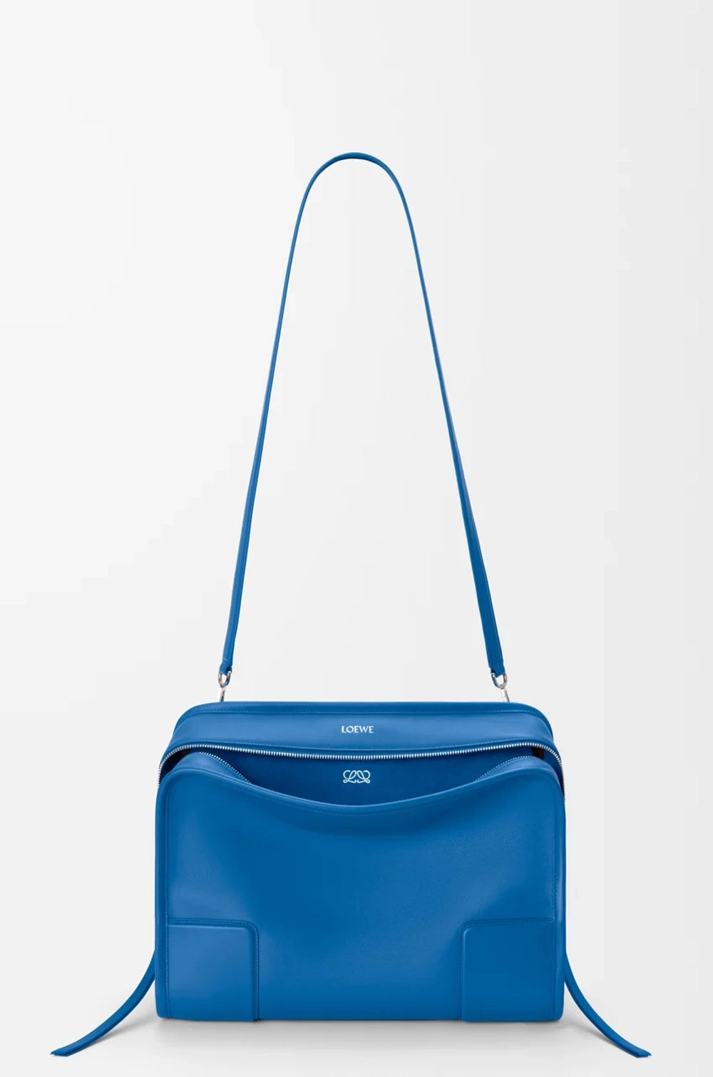 Loewe Большая сумка Amazona 180 из мягкой телячьей кожи, ярко-синий