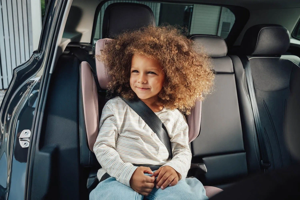 Автокресло 2/3 Britax Roemer KIDFIX PRO M i-SIZE Style Dusty Rose, от 3,5 до 12 лет, 15-36 кг (100 - 150 см), isofix, розовый
