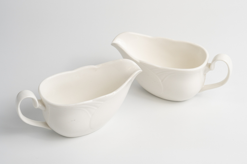Пара молочников из серии гостиничной сервировки Royal Doulton "Hotel Porcelain"