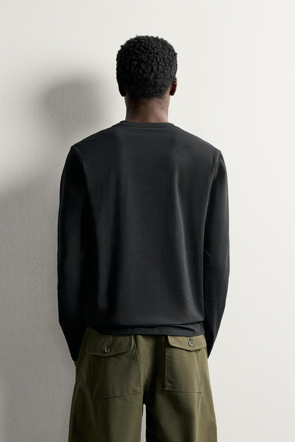 БАЗОВАЯ ФУТБОЛКА СЛИМ-ФИТ С ДЛИННЫМИ РУКАВАМИ — ZARA