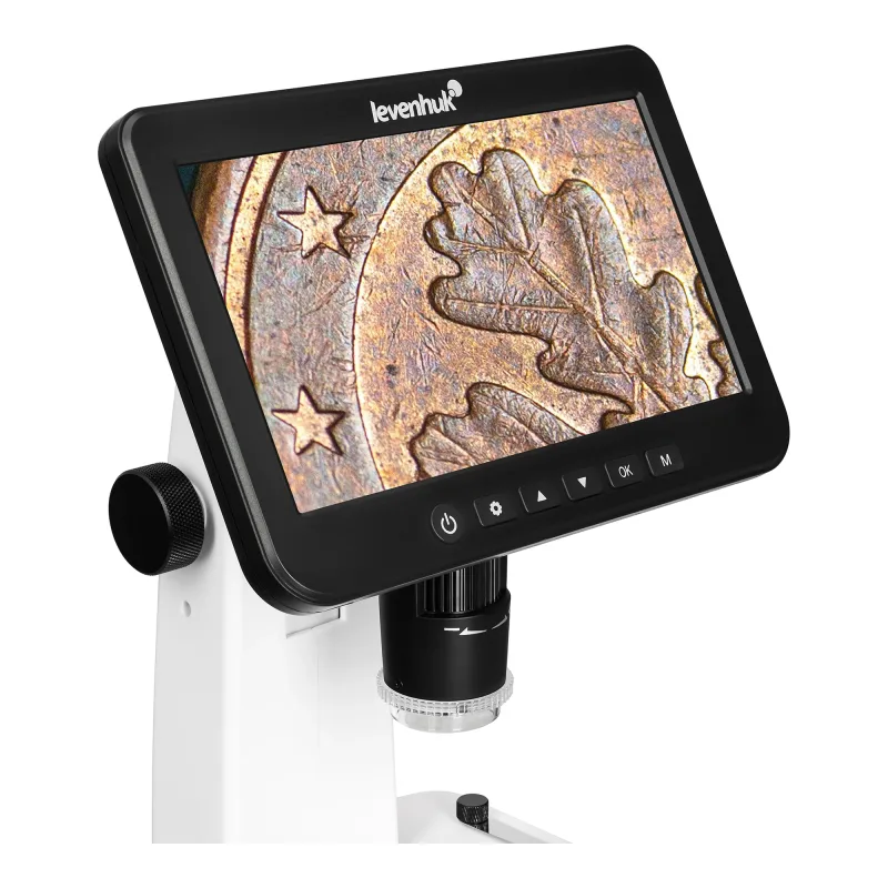 Микроскоп цифровой Levenhuk DTX 800 LCD - вид спереди, дисплей с изображением монеты и кнопки управления