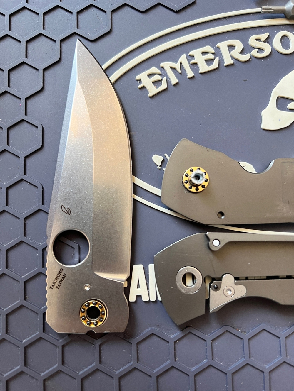 Нож Spyderco Nirvana - рукоять титан, сухарь, керамика в осевом C199TI