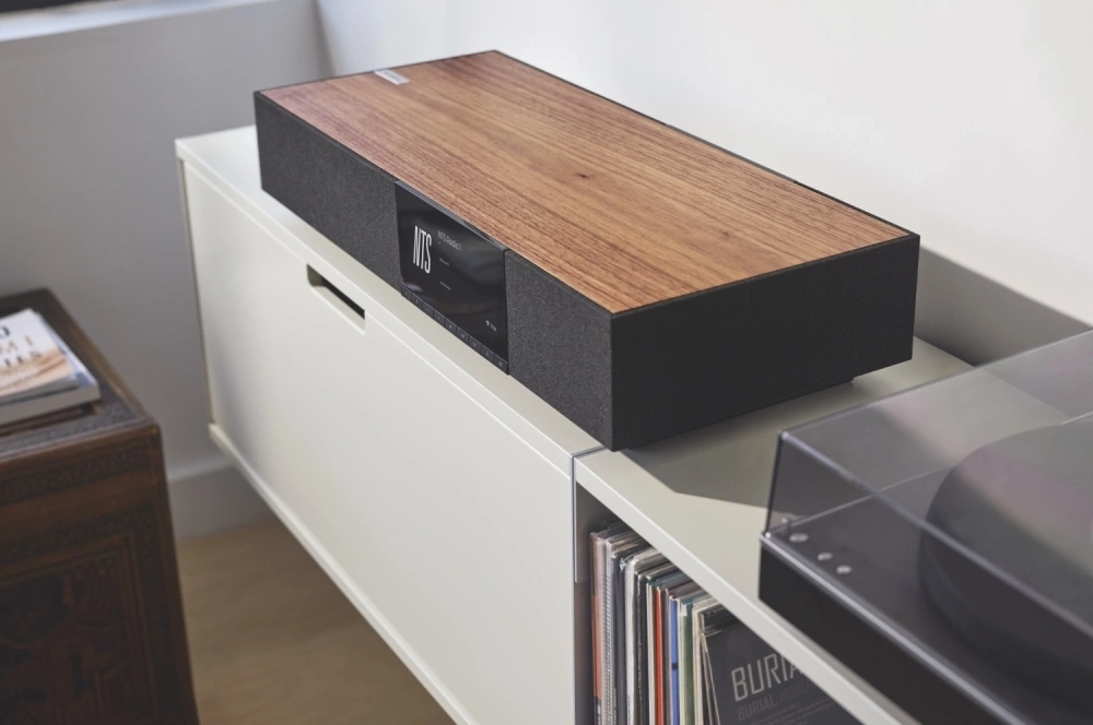 Cambridge Audio Evo One Black Walnut — универсальная стриминговая акустическая система «всё в одном»