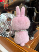 Игрушка в виде розового зайчика ручная работа