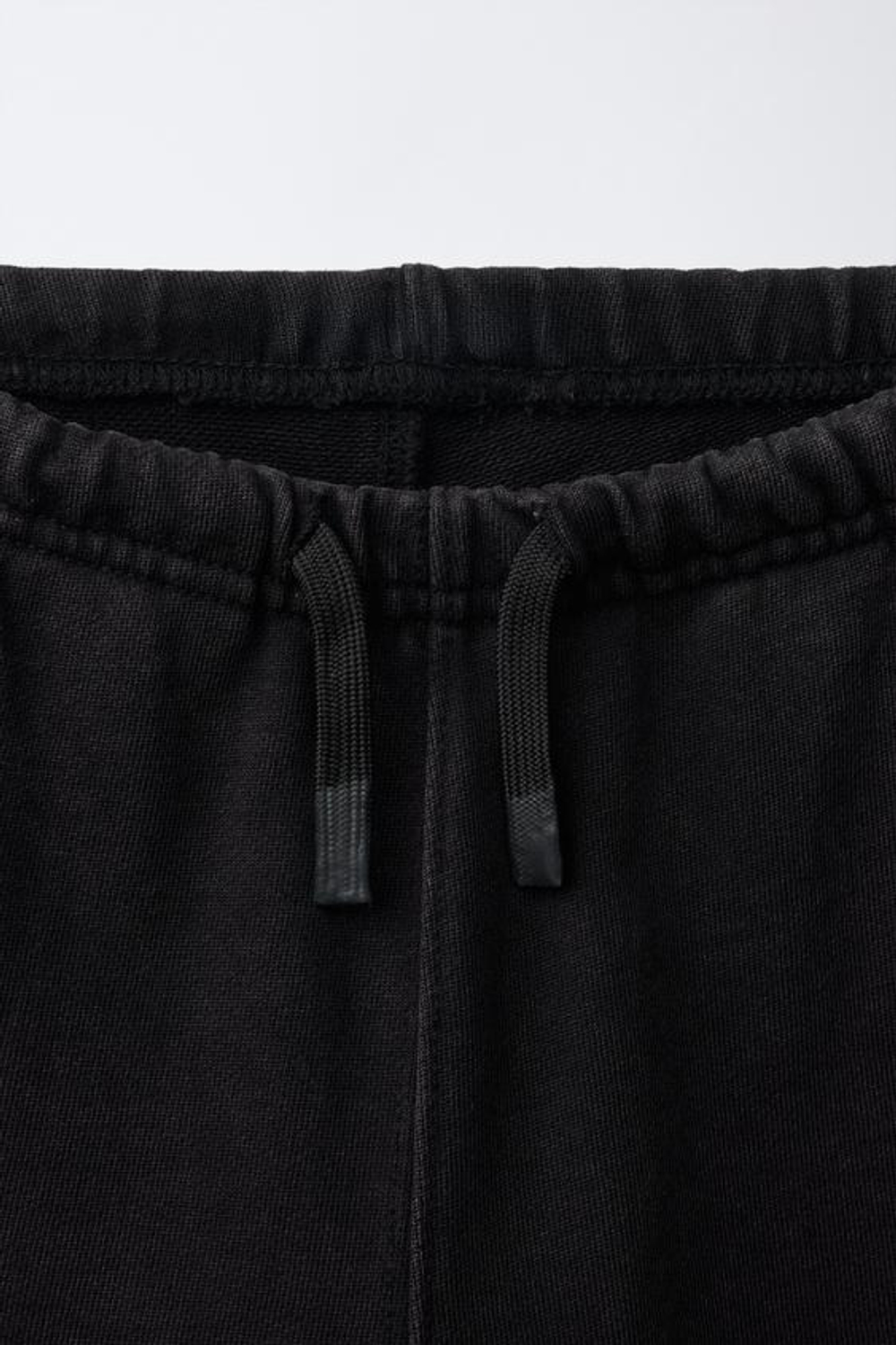 ZARA БРЮКИ BARREL ИЗ ФУТЕРА С ЭФФЕКТОМ ПОТЕРТОСТИ, ЧЕРНЫЙ