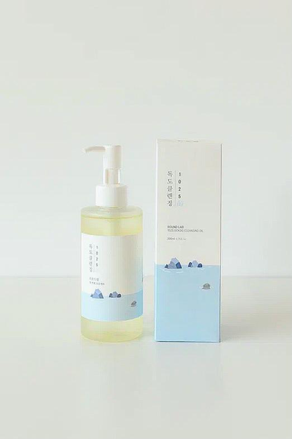 Round Lab 1025 Dokdo Cleaning Oil - Лёгкое гидрофильное масло с морской водой, 200мл