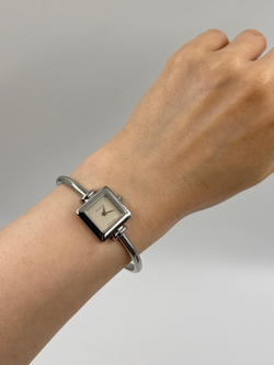 Часы Gucci 1900L