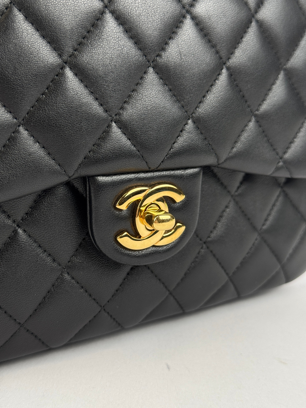 Рюкзак Chanel Black Quilted Lambskin