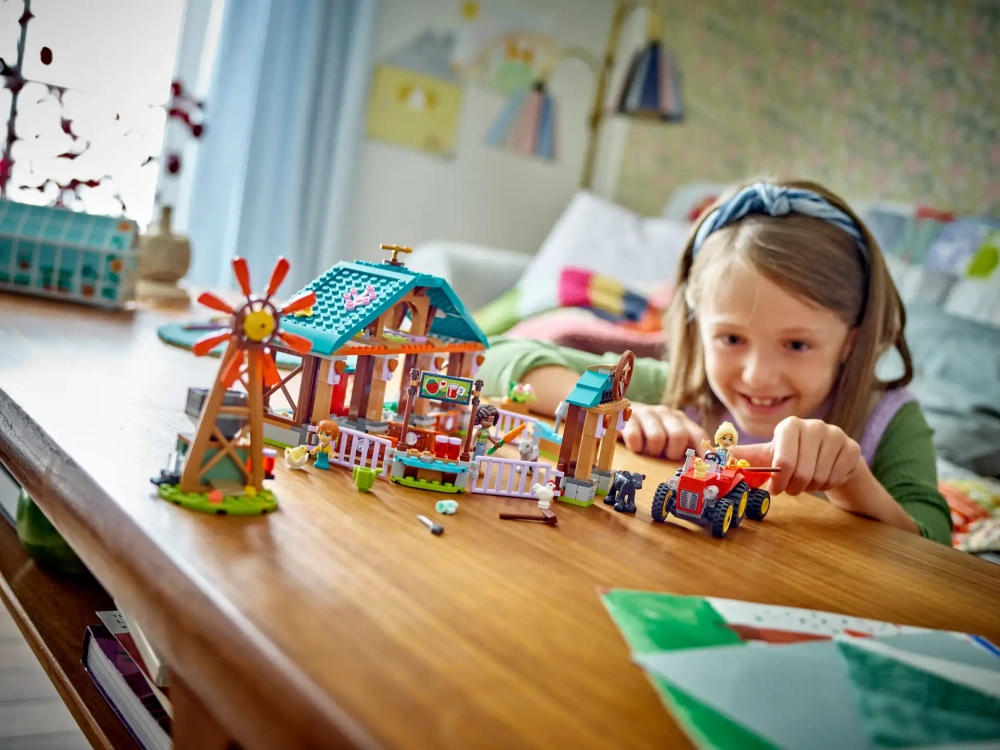 Конструктор LEGO Friends 42617 Приют для сельскохозяйственных животных