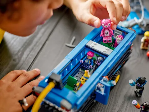 Конструктор LEGO Fortnite 77073 Боевой автобус