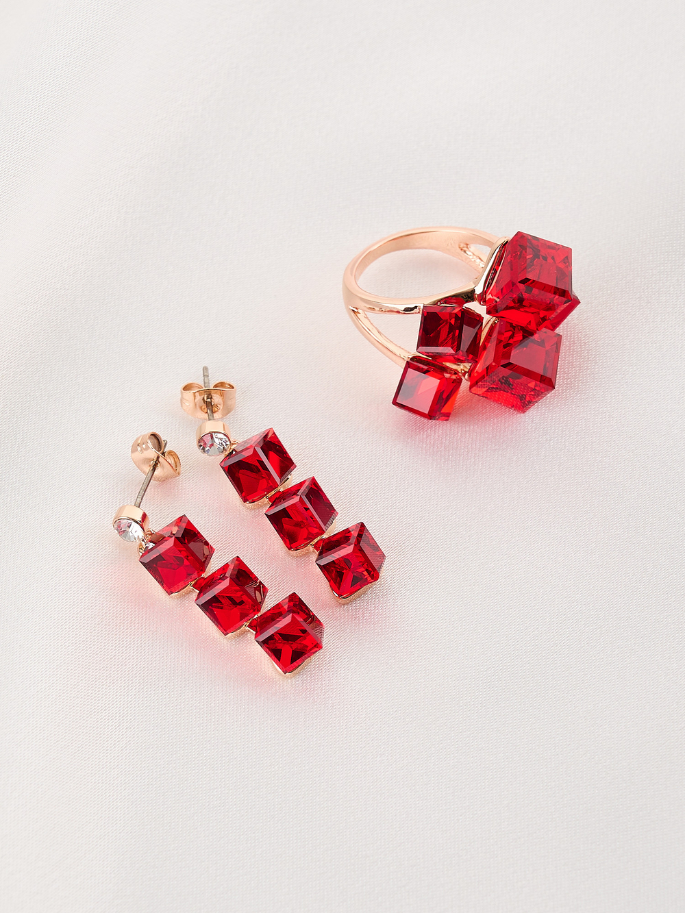 Колье дуга Мираж с красными кристаллами Swarovski