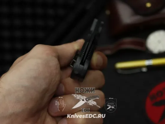 Складной нож Spyderco Manix 2 101PBBK2 c клинком из стали CTS-BD1, рукоять FRN